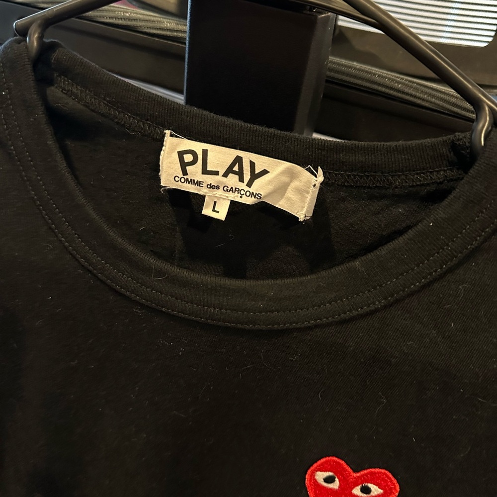Comme des Garçons PLAY Black Tee with Red Heart Patch - Picture 3 of 6